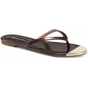INC Mercerr women’s brown slip on thong sandals with gold metal plating size 8.5